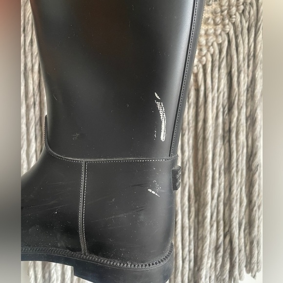 SINGLE RIGHT SHOE - Burberry Riding-Style Rainboot with Leather Strap - Picture 9 of 13
